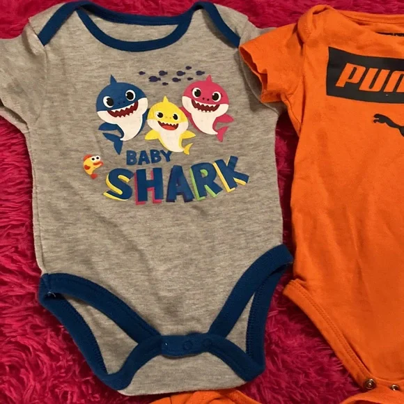 BUNDLE of 3 Onesies - Picture 2 of 16